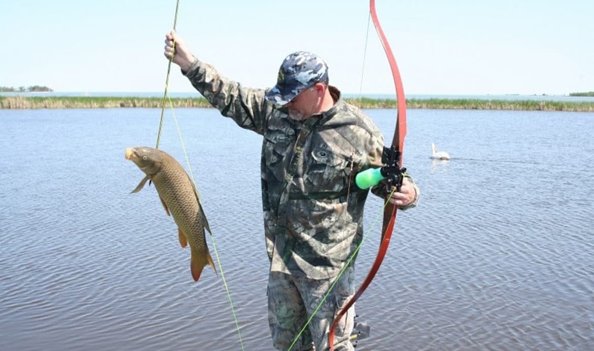 bowfishing from kayak