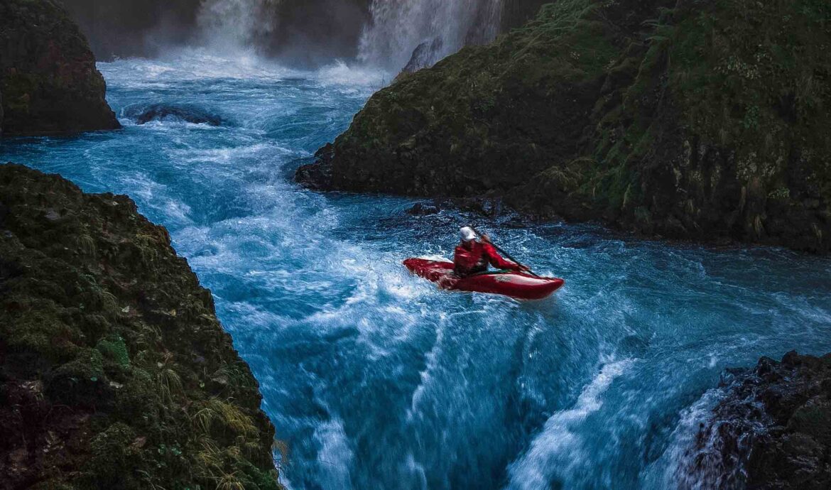 low-head-dam-in-a-canoe-or-kayak