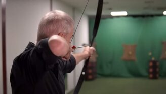 How to Aim With a Recurve Bow How to Aim With a Recurve Bow