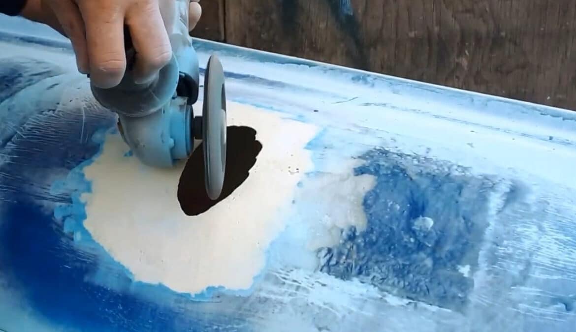 How to Repair a Fiberglass Canoe