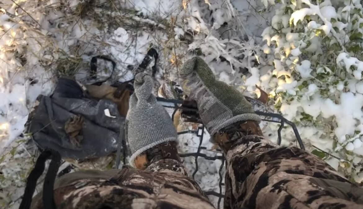 How to Keep Your Feet Warm While Hunting